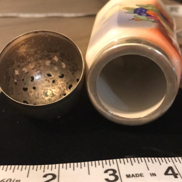 Vintage/antique sugar shaker caster muffineer. Very good condition fruit pattern - Picture 7 of 11
